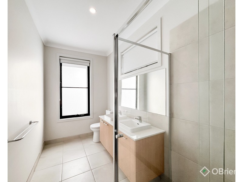 8 Newton Avenue, Warragul VIC 3820