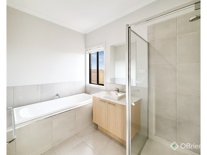 8 Newton Avenue, Warragul VIC 3820