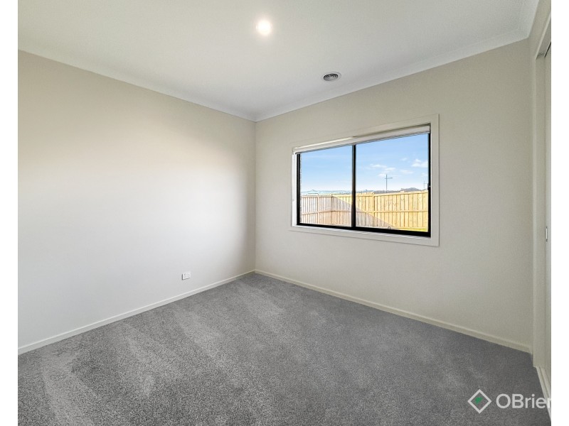 8 Newton Avenue, Warragul VIC 3820