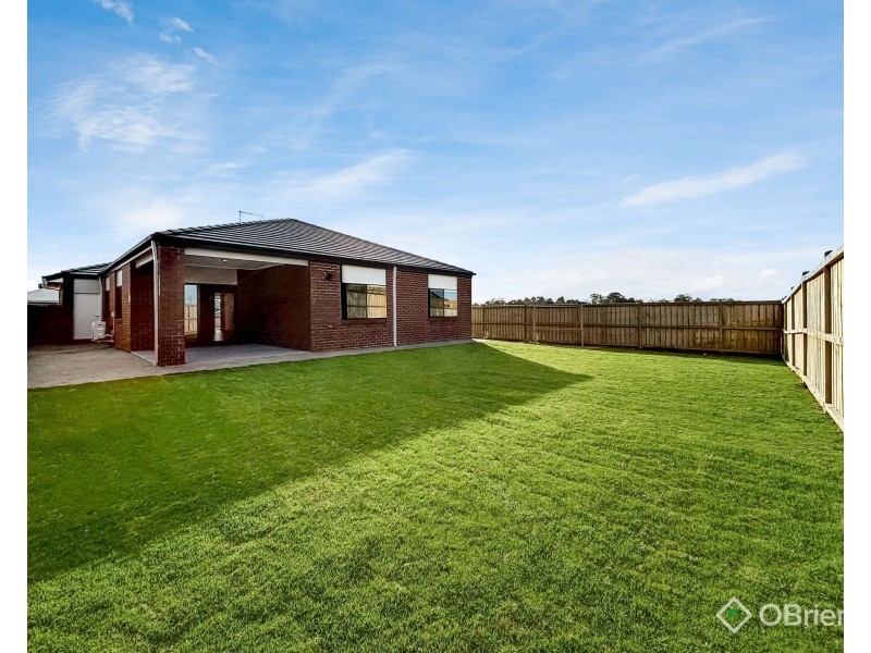 8 Newton Avenue, Warragul VIC 3820