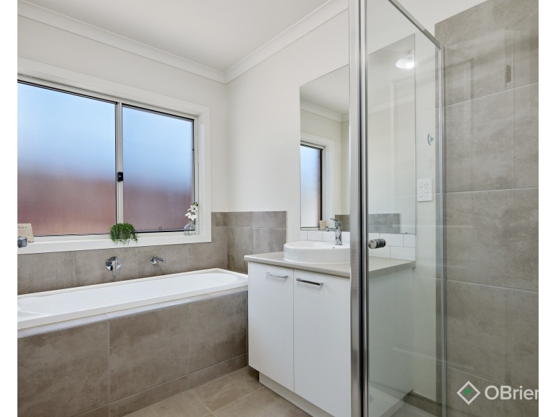 43 Silver Wattle Drive, Warragul VIC 3820