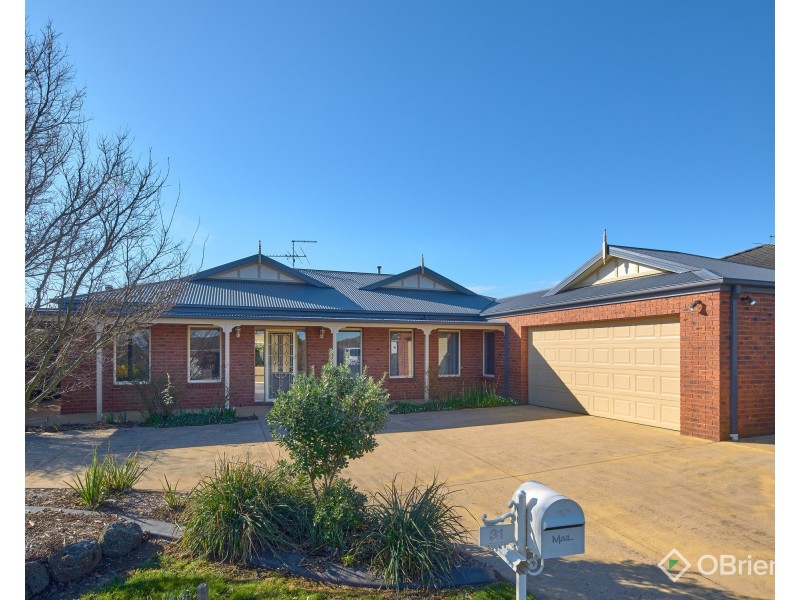 31 Davey Drive, Drouin VIC 3818