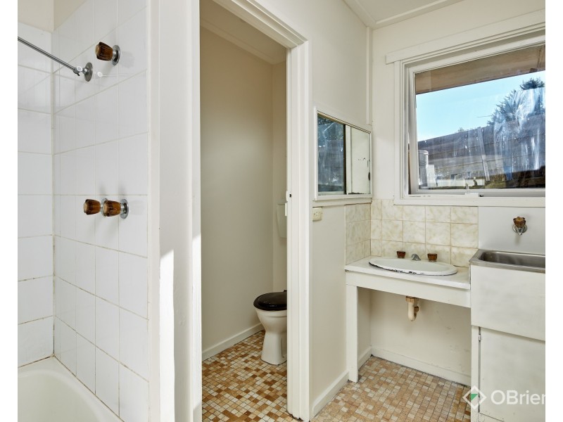 2/1581 Princes Way East, Drouin East VIC 3818