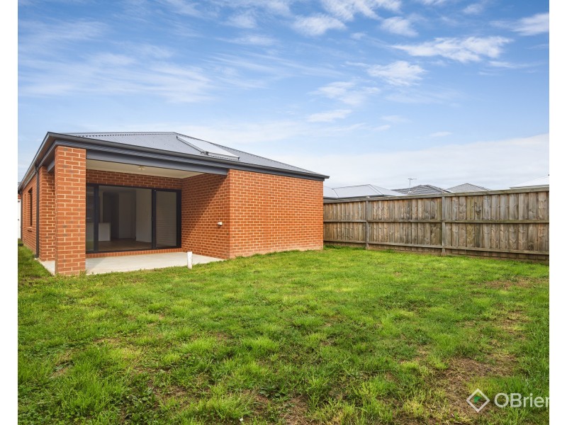7 Sadleria Street, Drouin VIC 3818