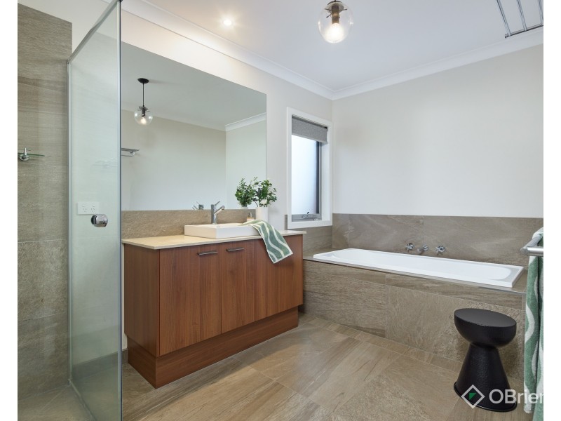 21 Albert Road, Drouin VIC 3818