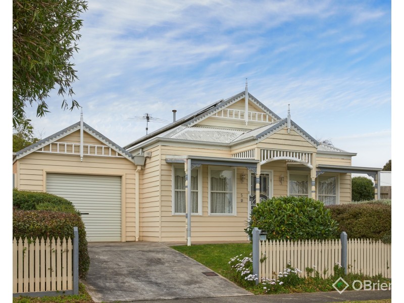 5 Bateson Court, Drouin VIC 3818