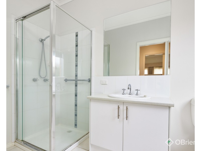 5 Bateson Court, Drouin VIC 3818