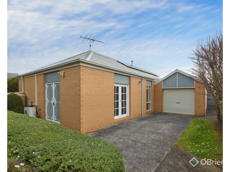 5 Bateson Court, Drouin VIC 3818
