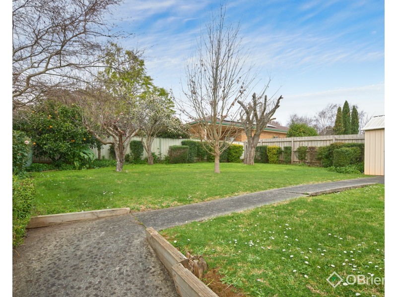 5 Bateson Court, Drouin VIC 3818