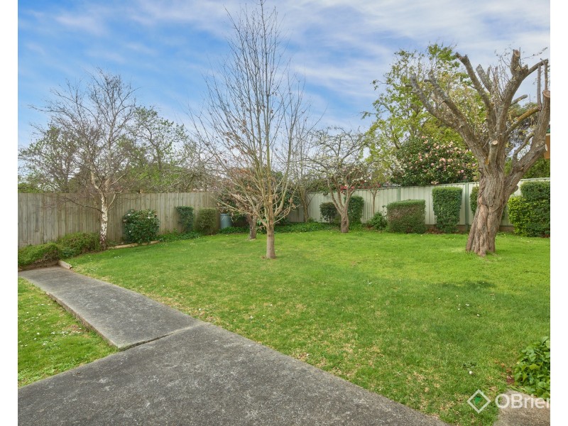 5 Bateson Court, Drouin VIC 3818