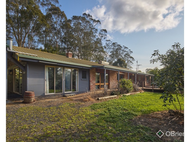 140 Lardners Track, Drouin East VIC 3818