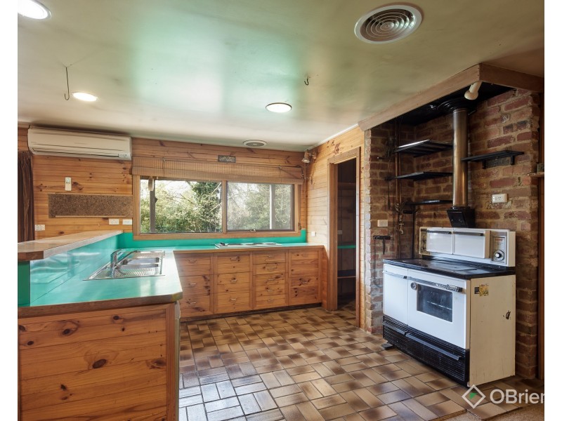 140 Lardners Track, Drouin East VIC 3818