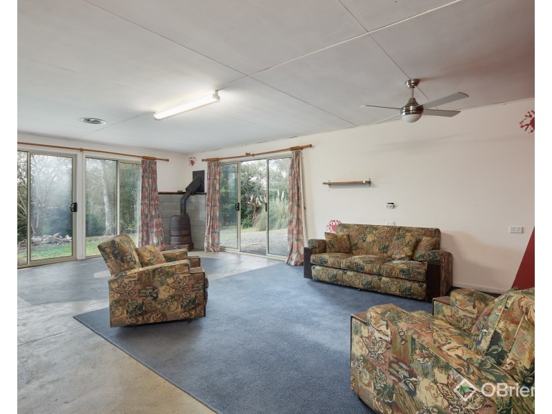 140 Lardners Track, Drouin East VIC 3818