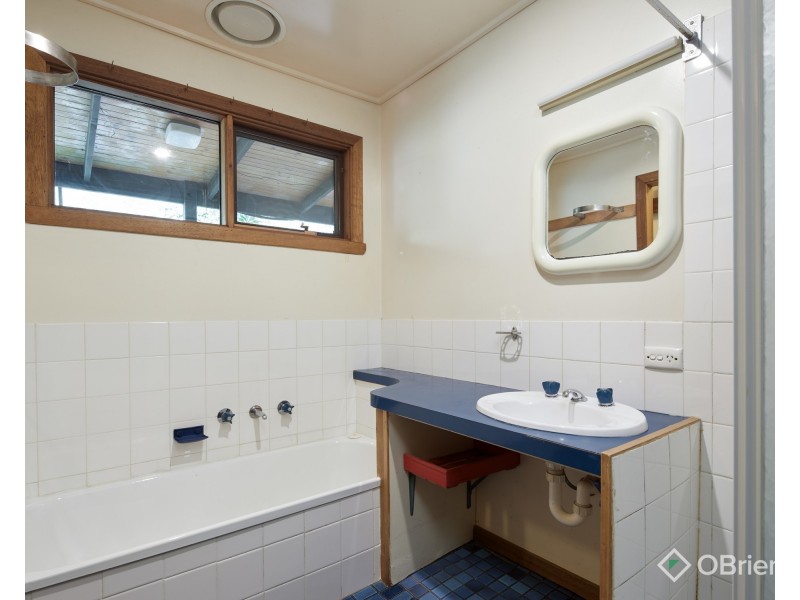 140 Lardners Track, Drouin East VIC 3818