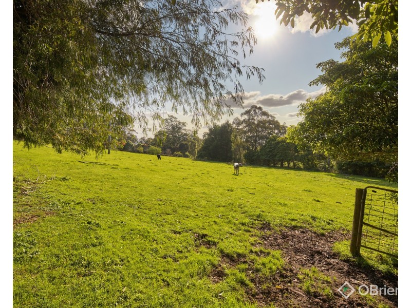 140 Lardners Track, Drouin East VIC 3818