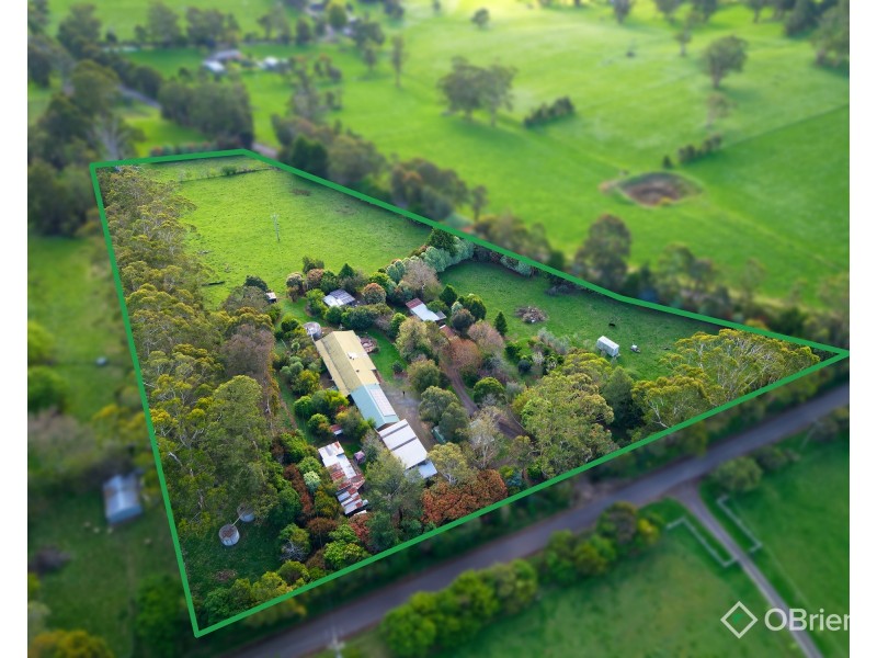 140 Lardners Track, Drouin East VIC 3818