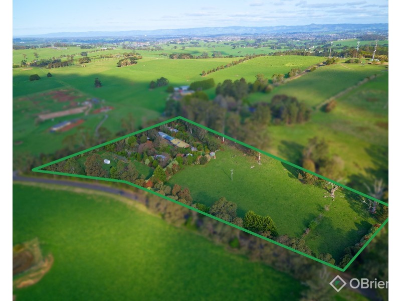 140 Lardners Track, Drouin East VIC 3818