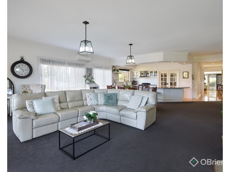 14 Millennium Court, Drouin VIC 3818