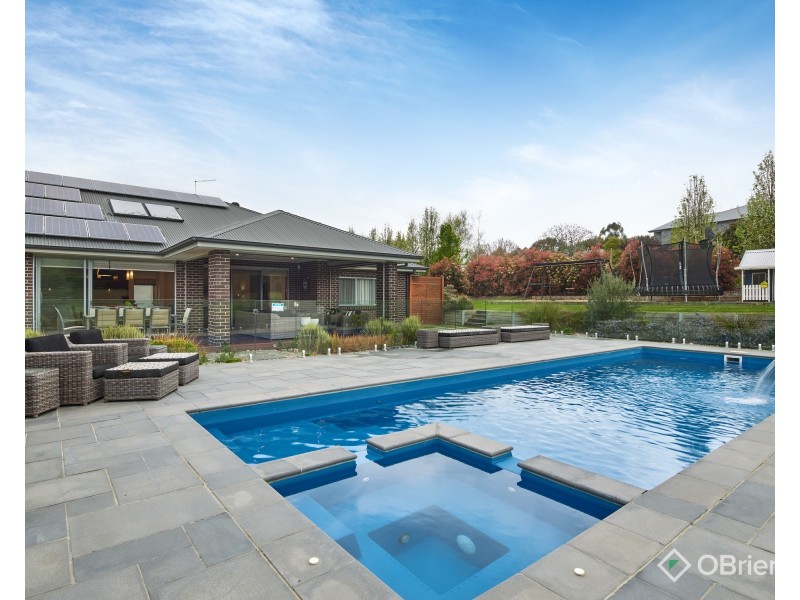 11 Nottingham Court, Drouin VIC 3818