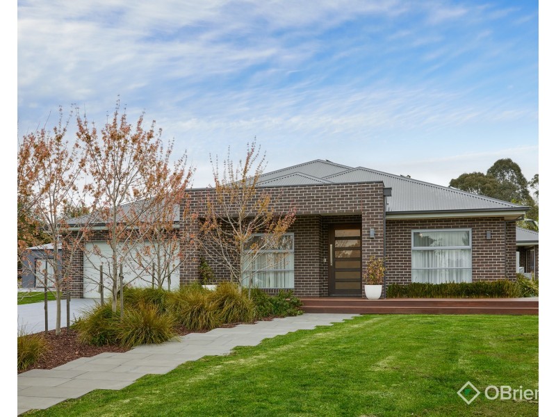 11 Nottingham Court, Drouin VIC 3818
