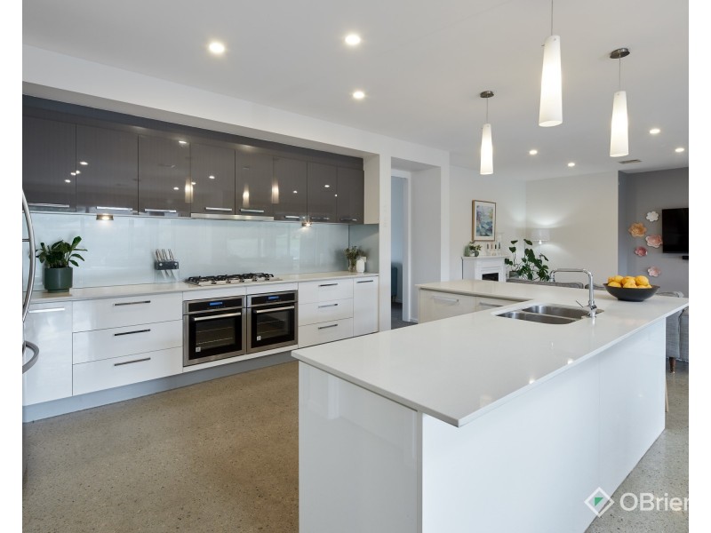 11 Nottingham Court, Drouin VIC 3818