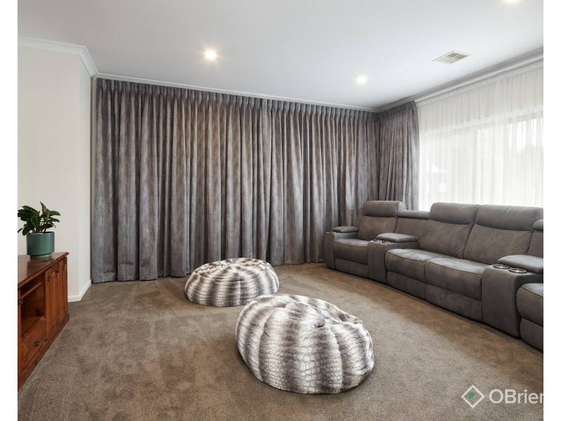 11 Nottingham Court, Drouin VIC 3818