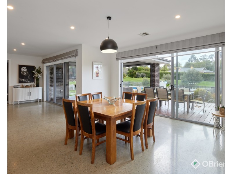 11 Nottingham Court, Drouin VIC 3818