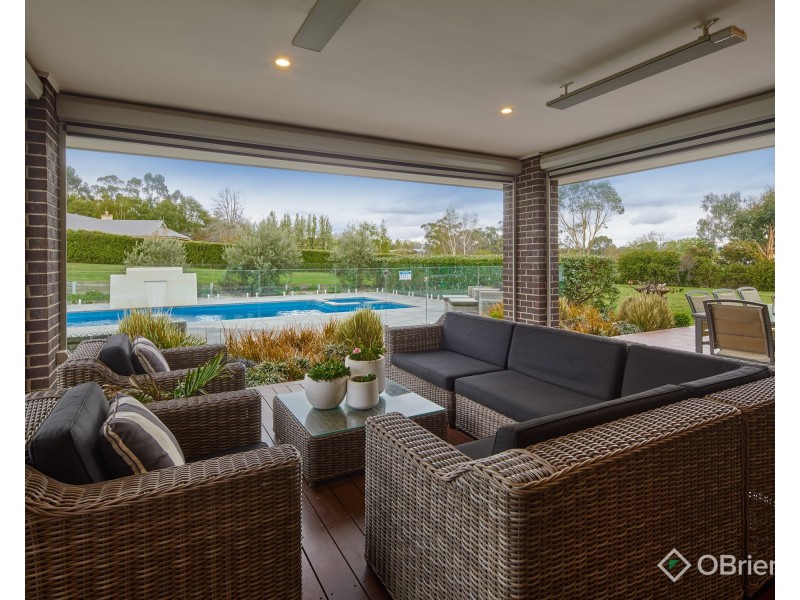 11 Nottingham Court, Drouin VIC 3818