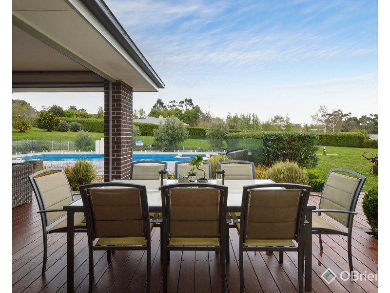 11 Nottingham Court, Drouin VIC 3818