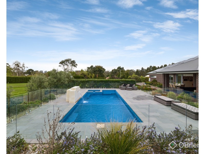 11 Nottingham Court, Drouin VIC 3818