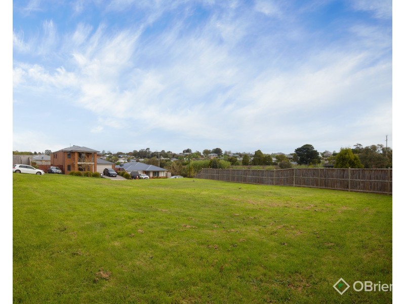 24 Buckland Drive, Warragul VIC 3820