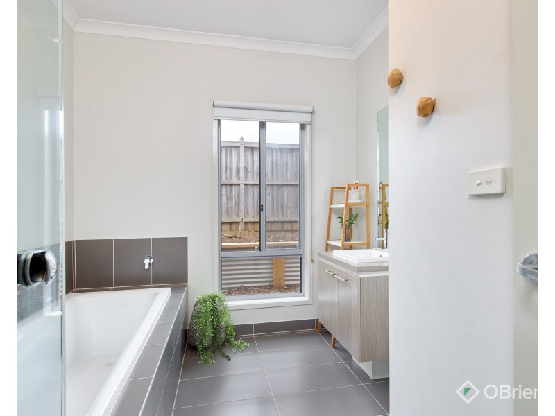 17 Bunyip Drive, Drouin VIC 3818