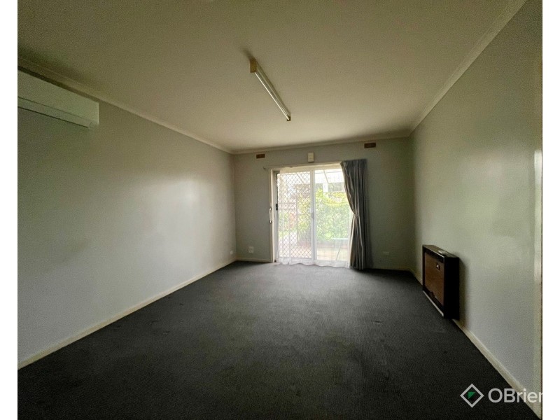 2/13 Princes Way, Drouin VIC 3818