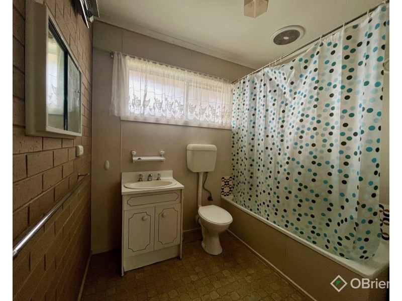 2/13 Princes Way, Drouin VIC 3818