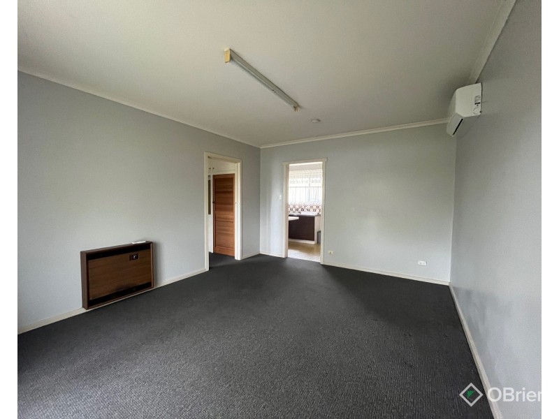 2/13 Princes Way, Drouin VIC 3818