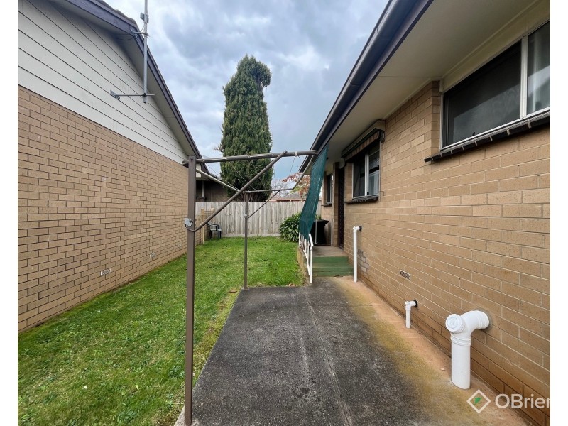 2/13 Princes Way, Drouin VIC 3818