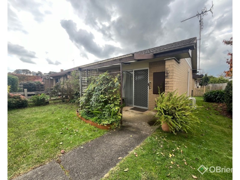 2/13 Princes Way, Drouin VIC 3818
