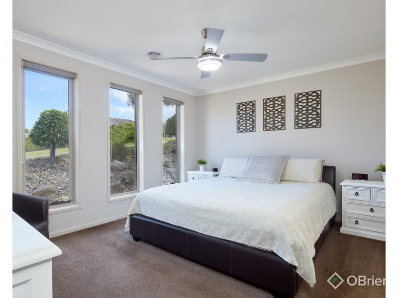 24 Skipton Street, Drouin VIC 3818