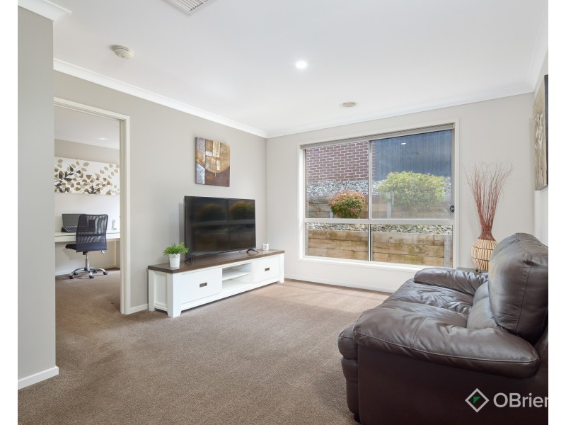 24 Skipton Street, Drouin VIC 3818