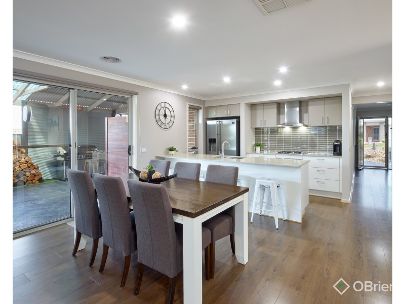 24 Skipton Street, Drouin VIC 3818