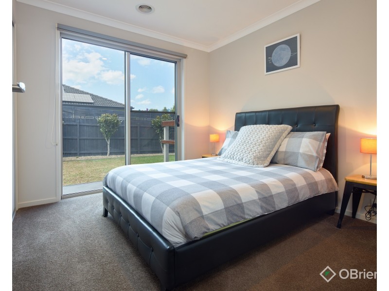 24 Skipton Street, Drouin VIC 3818
