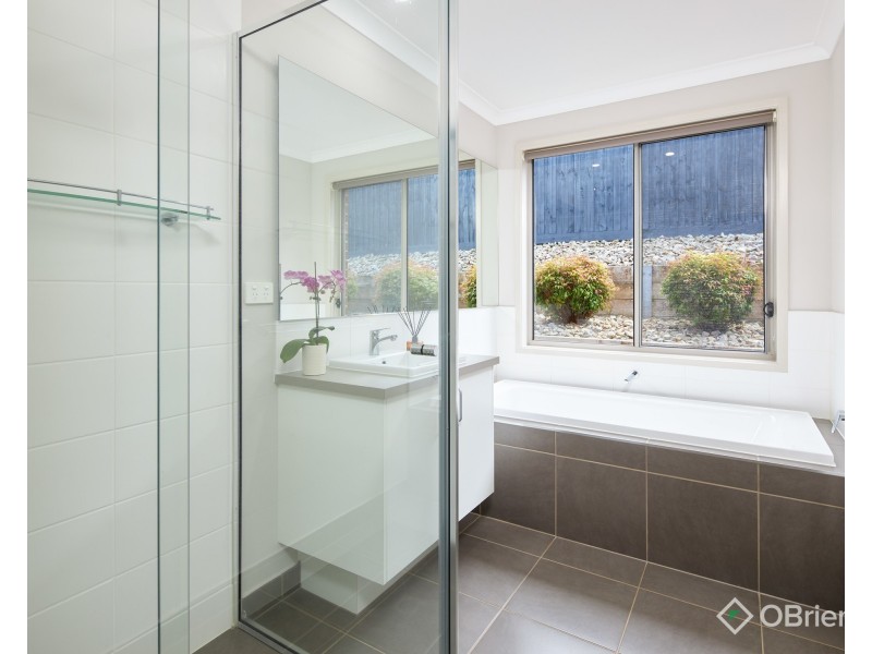 24 Skipton Street, Drouin VIC 3818