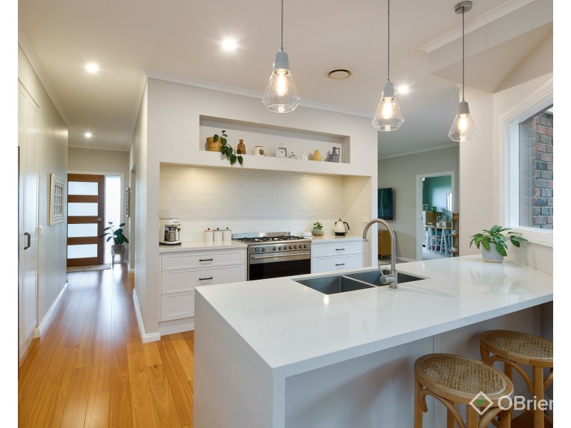 8 Cherrywood Place, Warragul VIC 3820