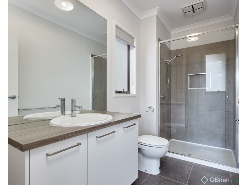 8 Plenty Drive, Warragul VIC 3820