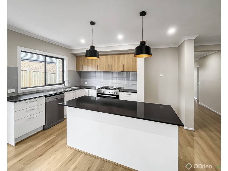 13 Kurrajong Road, Warragul VIC 3820
