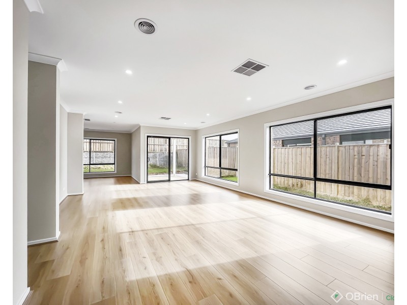 13 Kurrajong Road, Warragul VIC 3820