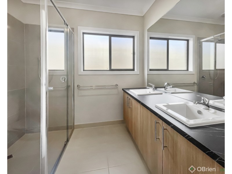13 Kurrajong Road, Warragul VIC 3820