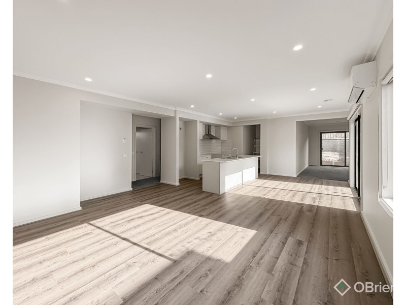 12 Snows Hill Avenue, Warragul VIC 3820