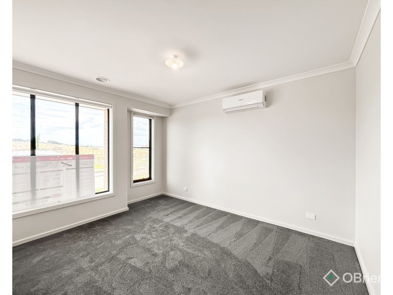 12 Snows Hill Avenue, Warragul VIC 3820