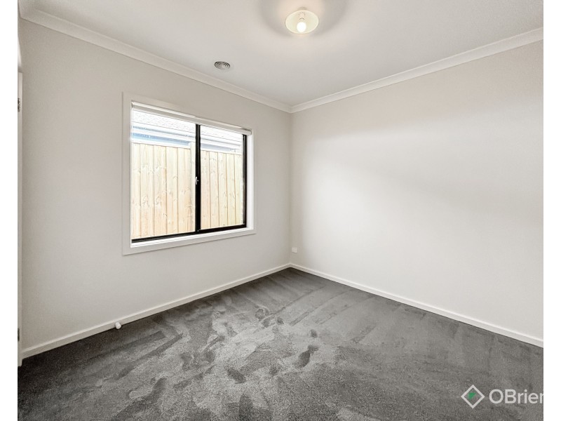 12 Snows Hill Avenue, Warragul VIC 3820